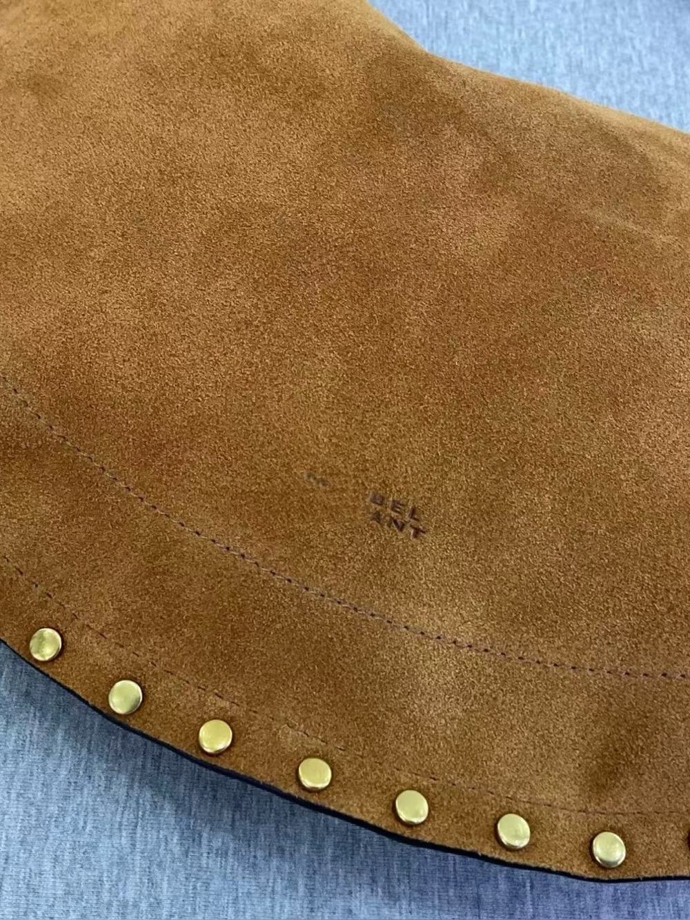 Isabel Marant OSKAN SOFT ZIP BAG
oskan soft zip bag in suede calfskin leather - Picture 11 of 16